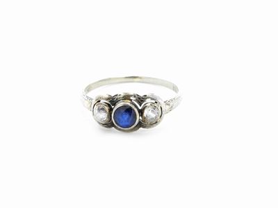 Anello in Oro Bianco con Diamanti e Zaffiro