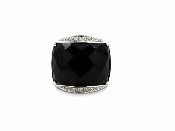 White gold Silvia Kelly band ring with diamonds and onyx