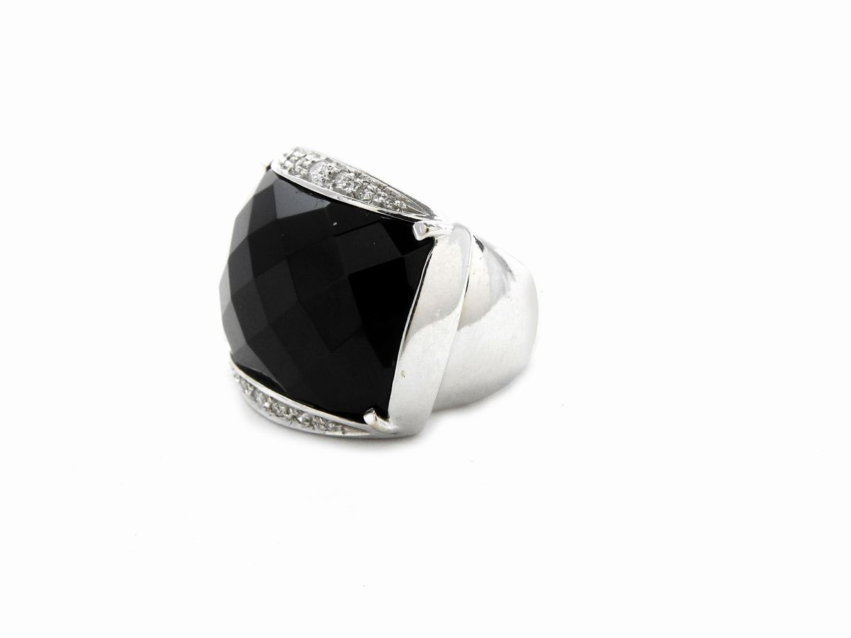 Anello a Fascia Silvia Kelly in Oro Bianco con Diamanti ed Onice