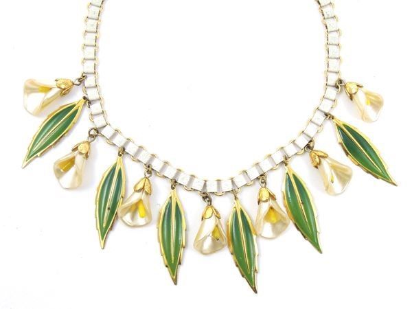 Collana Calla in Metallo Dorato, Lucite e Smalto, Coro