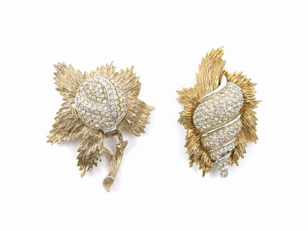 Two brooches in golden metal and rhinestones