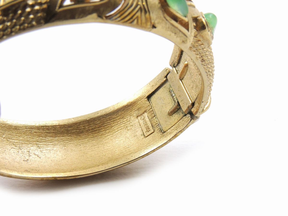 Bracciale Rigido in Metallo Dorato e Vetro, Trifari