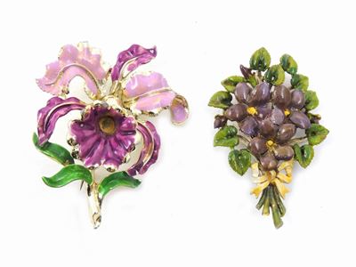 Due Spille Floreali in Metallo Dorato e Smalti, Exquisite