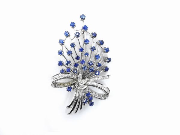 White gold brooch with diamonds and sapphires  - Auction Antique jewelry and watches - Maison Bibelot - Casa d'Aste Firenze - Milano
