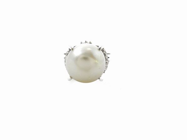 Platinum ring with diamonds and white South Sea cultured pearl