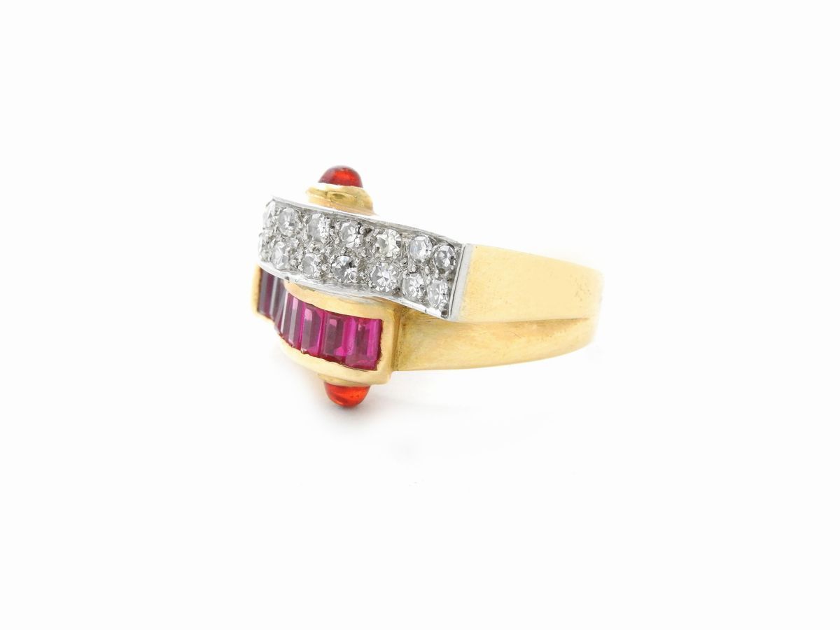 Anello in Oro Giallo con Diamanti e Rubini Sintetici