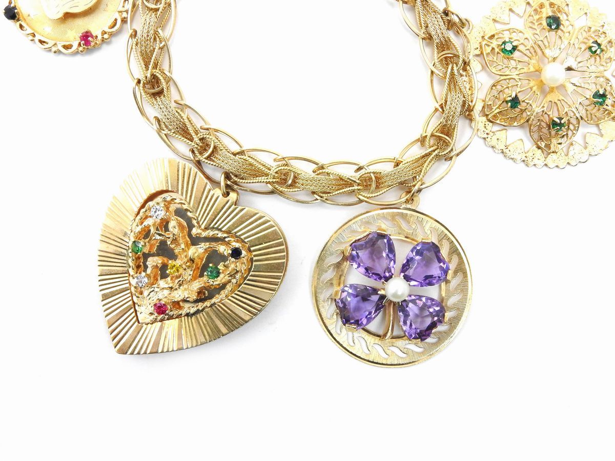 Bracciale con Quattro Pendenti in Oro Giallo 585/1000 con Quarzi Ametista, Perla e Gemme Sintetic...