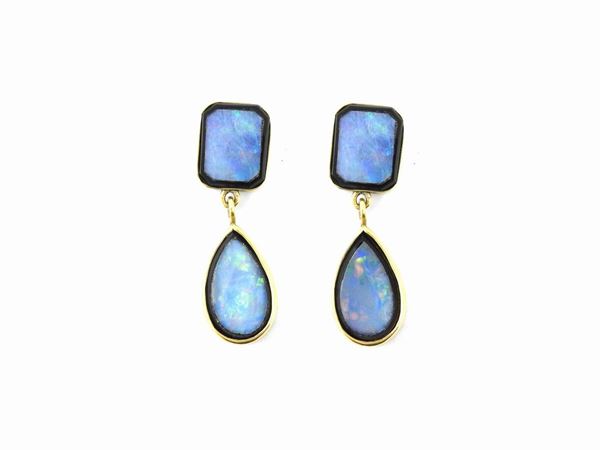 Yellow gold pendant earrings with in noble opal and onyx doublets