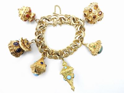Bracciale con Sei Pendenti in Oro Giallo 585/1000 con Tirchesi, Coralli e Paste Vitree
