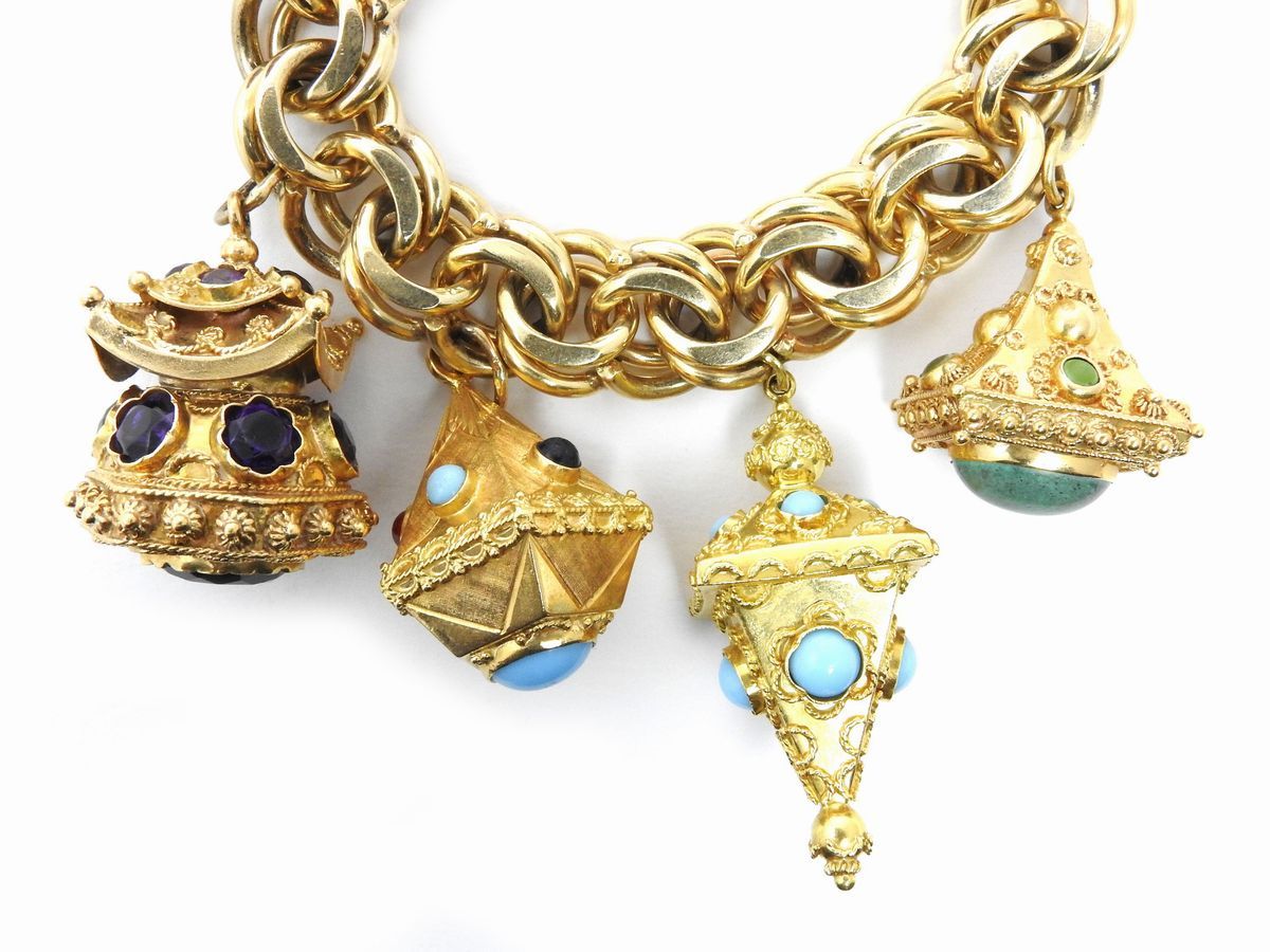 Bracciale con Sei Pendenti in Oro Giallo 585/1000 con Tirchesi, Coralli e Paste Vitree