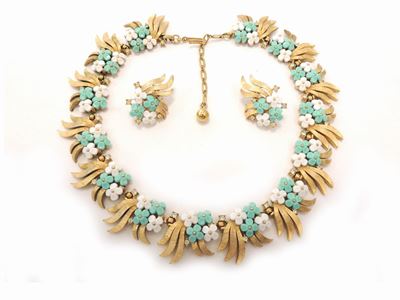Demi Parure in Metallo Dorato e Resina Bianca e Turchese, Trifari