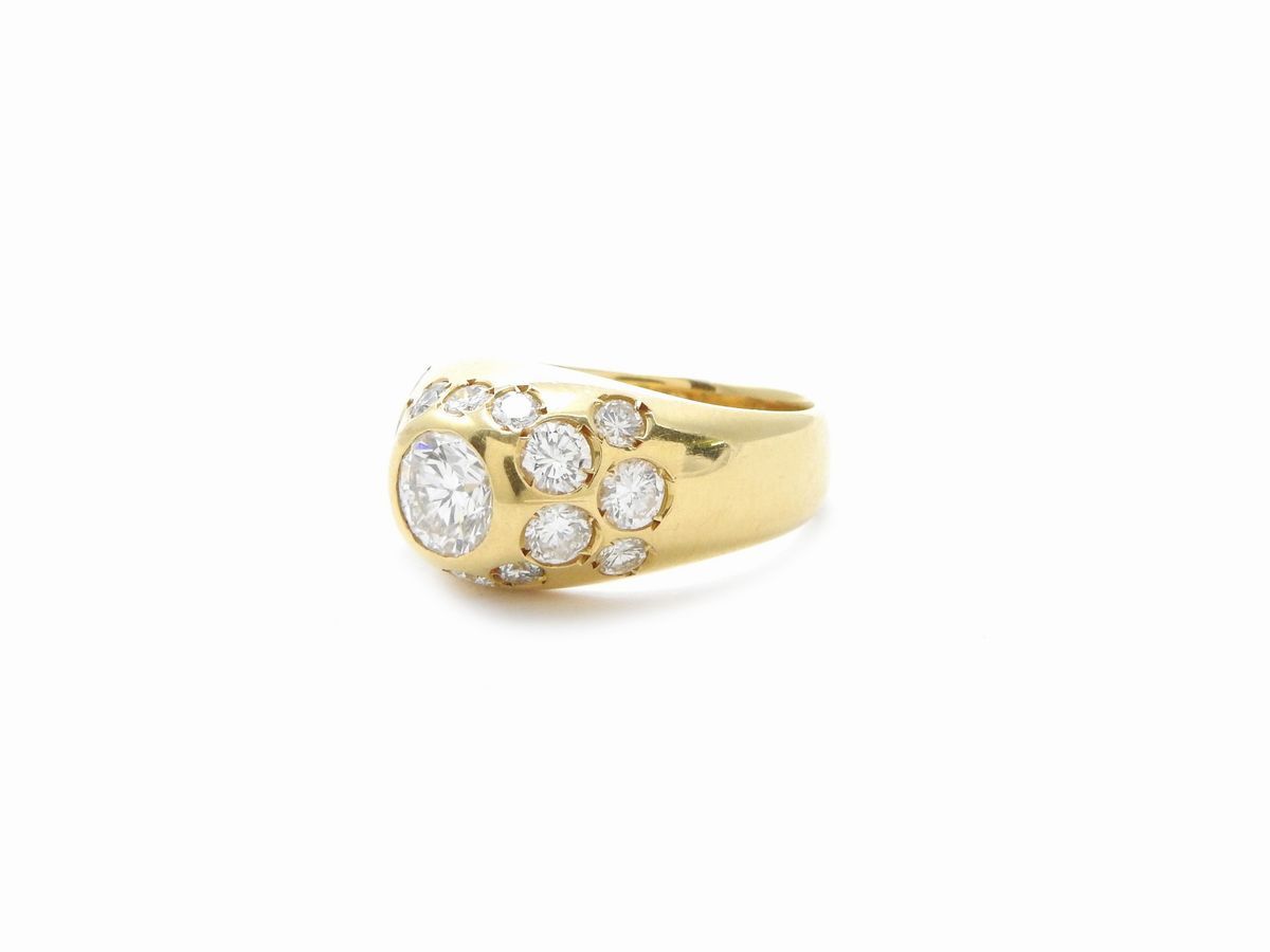 Anello in Oro Giallo con Diamanti