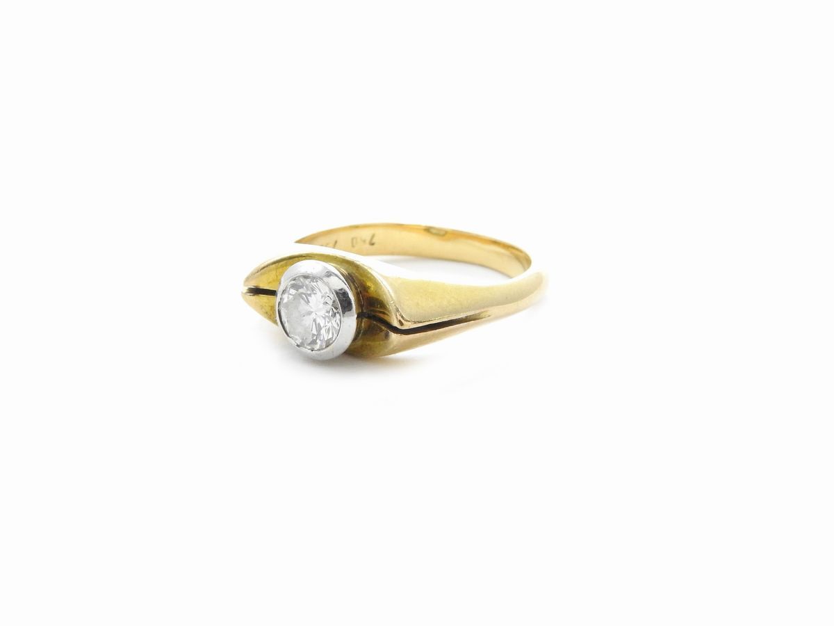 Anello Solitario in Oro Bianco e Giallo con Diamante