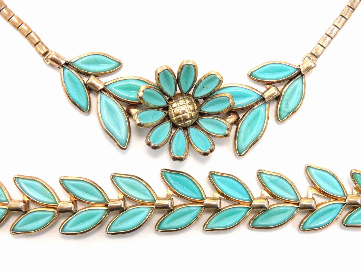 Demi Parure in Metallo Dorato e Vetro Turchese, Trifari