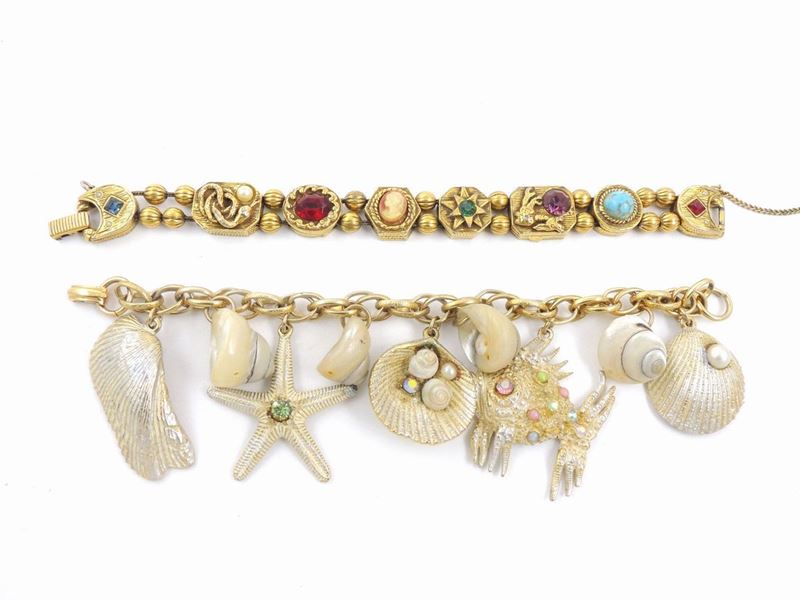 Due Bracciali in Metallo Dorato, Strass e Resina