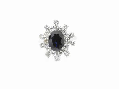 Anello in Oro Bianco con Diamanti e Zaffiro