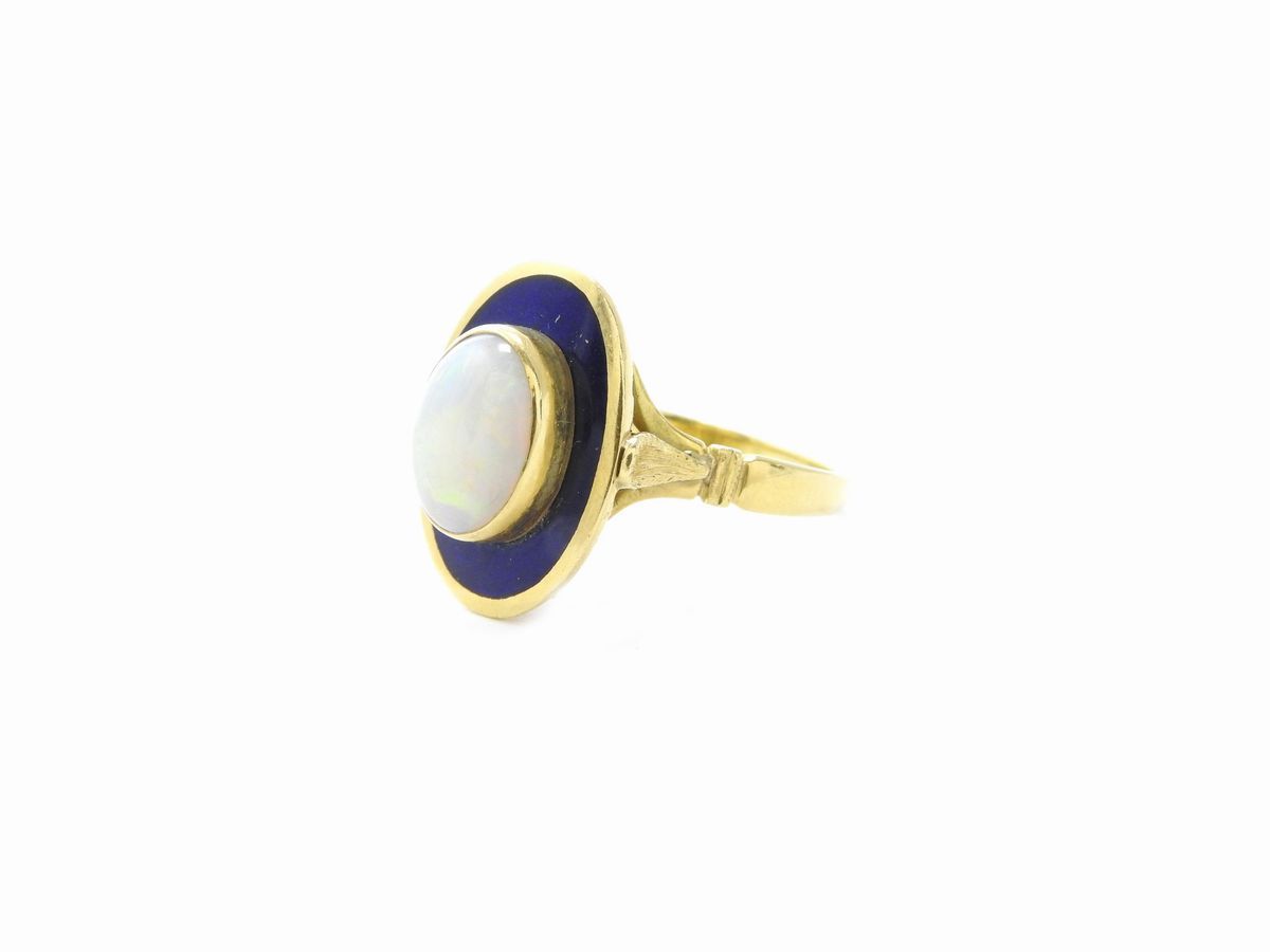 Anello in Oro Giallo con Opale Nobile Bianco e Smalto Blu