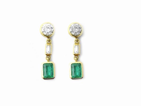 Yellow gold pendant earrings with diamonds and emeralds  - Auction Antique jewelry and watches - Maison Bibelot - Casa d'Aste Firenze - Milano