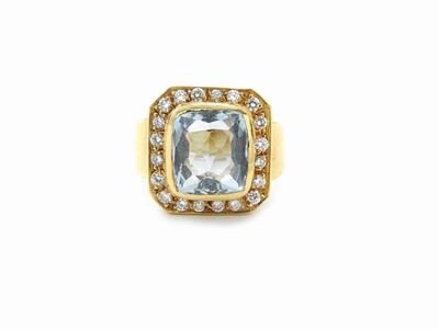Anello in Oro Giallo con Diamanti e Acquamarina