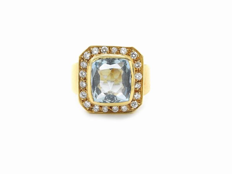 Anello in Oro Giallo con Diamanti e Acquamarina