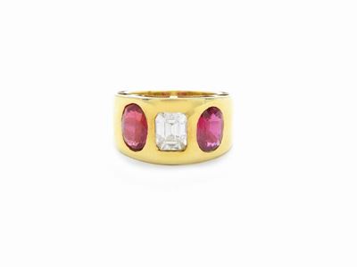 Anello a Fascia in Oro Giallo con Diamante e Rubini