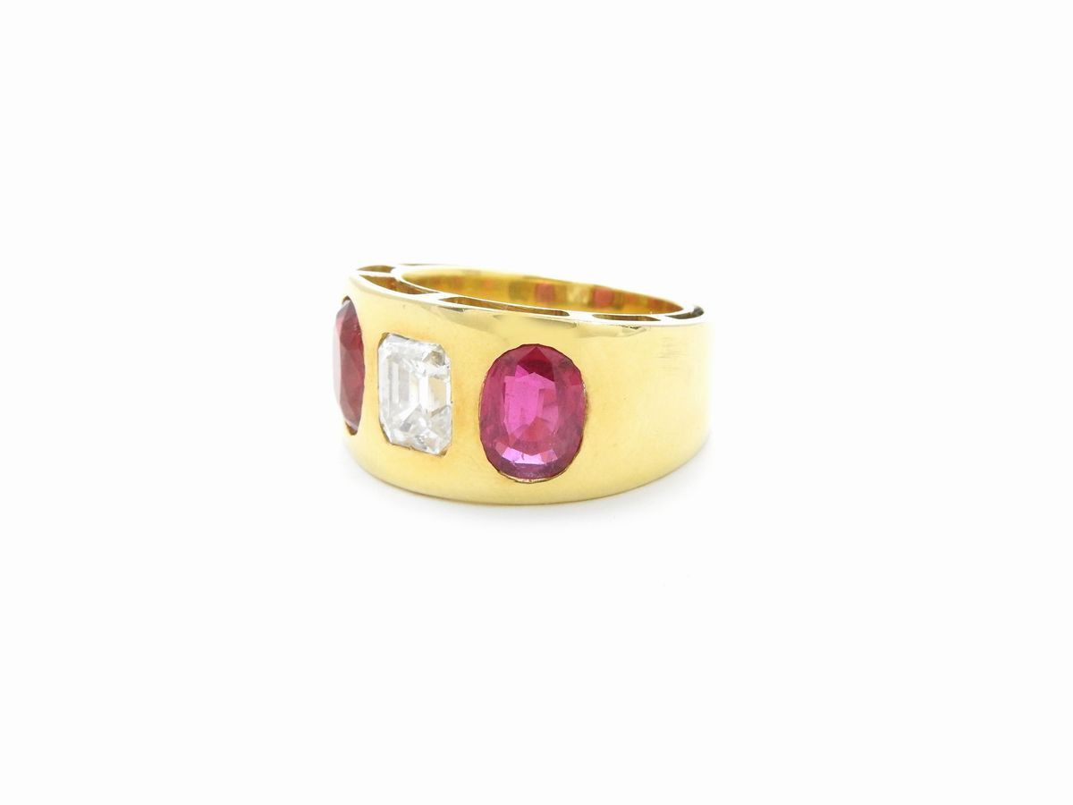 Anello a Fascia in Oro Giallo con Diamante e Rubini
