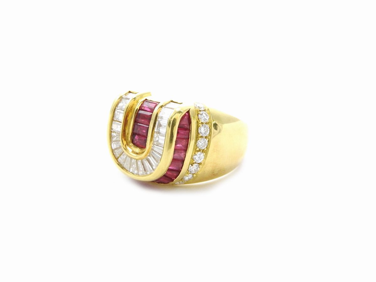 Anello in Oro Giallo con Diamanti e Rubini