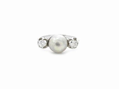Anello in Oro Bianco con Diamanti e Perla