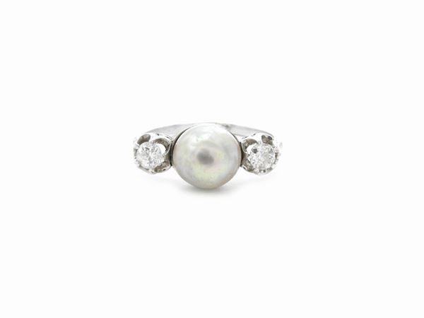 White gold ring with diamonds and pearl