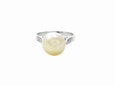 Anello in Oro Bianco con Diamanti e Perla