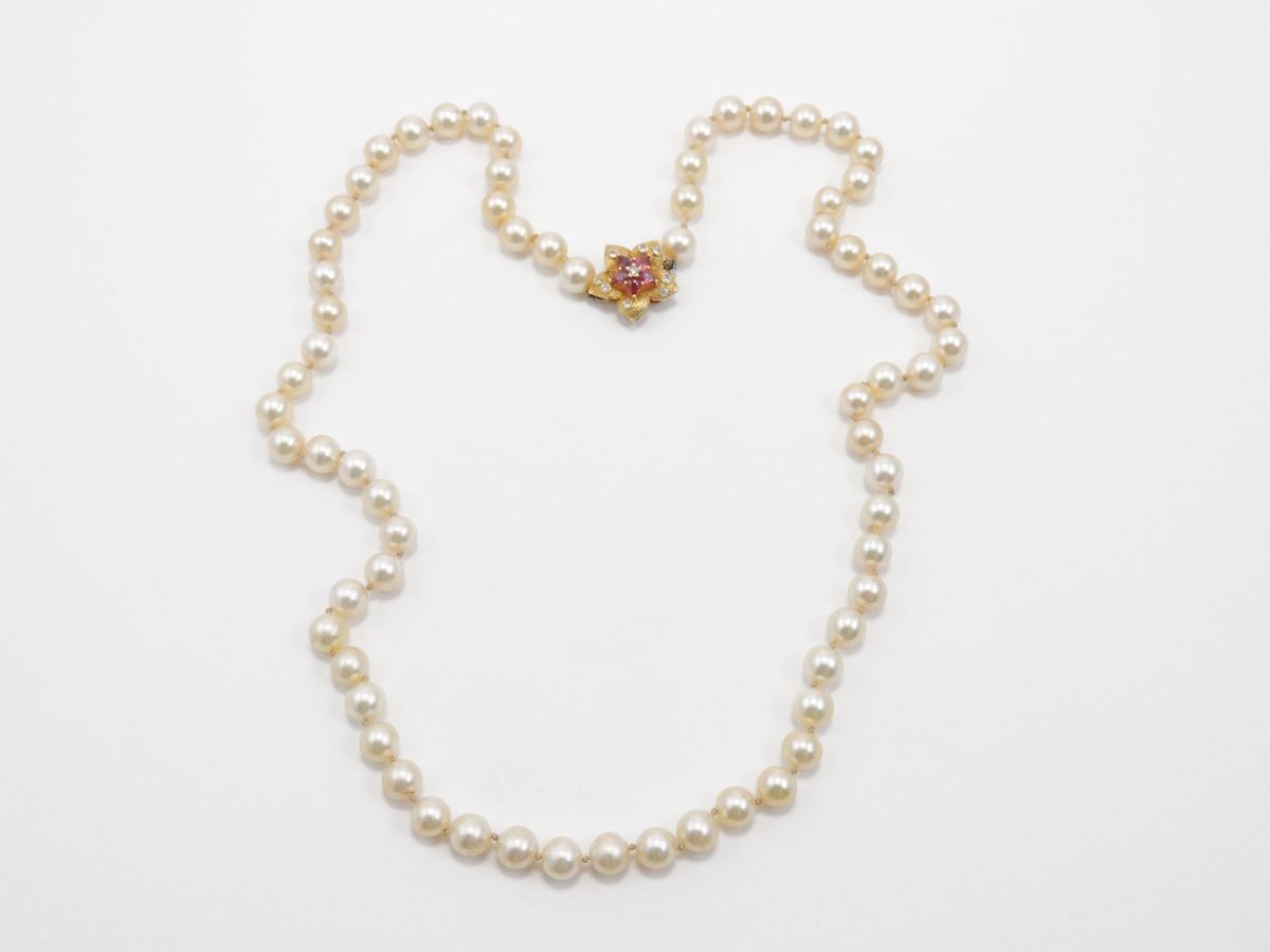 Collana di Perle Coltivate e Fermezza in Oro Giallo con Diamanti e Rubini
