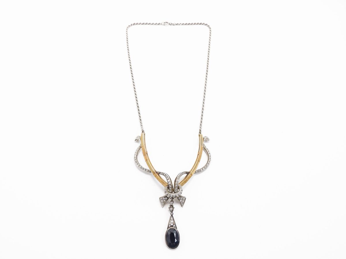 Collana in Oro Bianco e Giallo con Diamanti e Zaffiro
