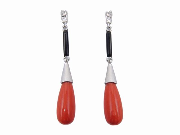 White gold pendant earrings in with diamonds, red corals and black enamels  - Auction Antique jewelry and watches - Maison Bibelot - Casa d'Aste Firenze - Milano