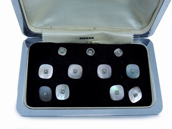 Set con bottoni da sparato e gemelli in madreperla, argento dorato e perline