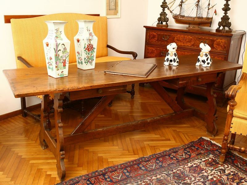 Tavolo a Fratina in Noce