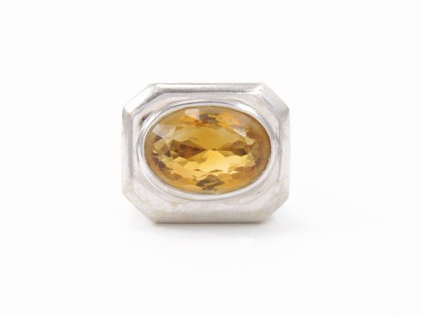White gold band ring with citrine quartz
