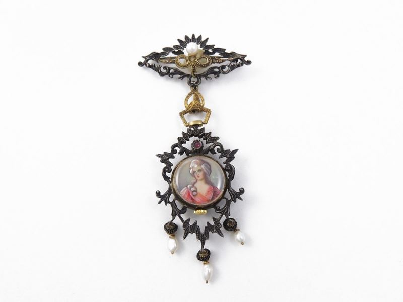Spilla Orologio in Oro Giallo e Argento con Perle Coltivate e Smalti