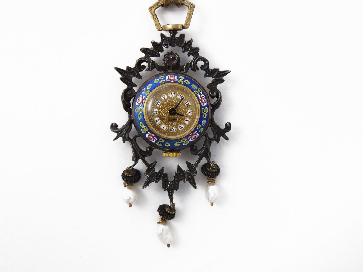 Spilla Orologio in Oro Giallo e Argento con Perle Coltivate e Smalti