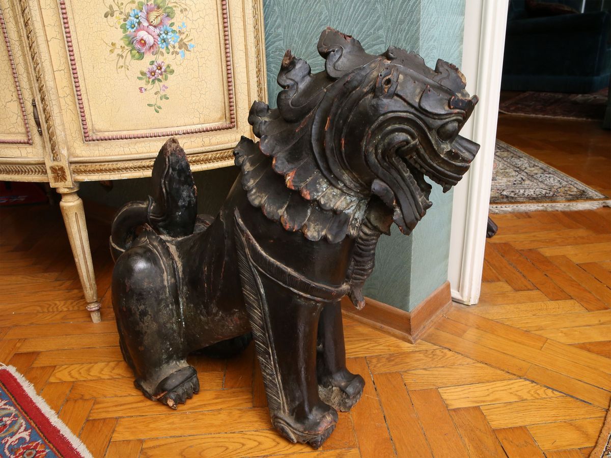 Coppia di Sculture in Legno Raffiguranti Cani di Foo