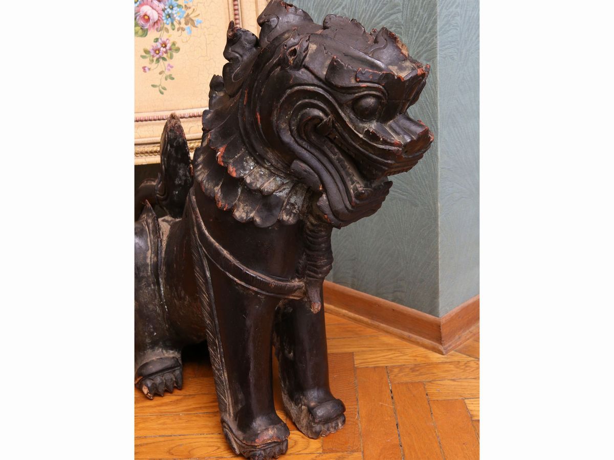 Coppia di Sculture in Legno Raffiguranti Cani di Foo
