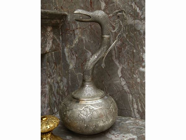 Grande caraffa in argento per l'acqua di rose