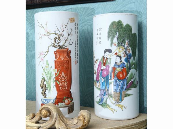 Due vasi a cilindro in porcellana  (Cina, XX secolo)  - Asta House Sale: La casa fiorentina di un collezionista - Maison Bibelot - Casa d'Aste Firenze - Milano
