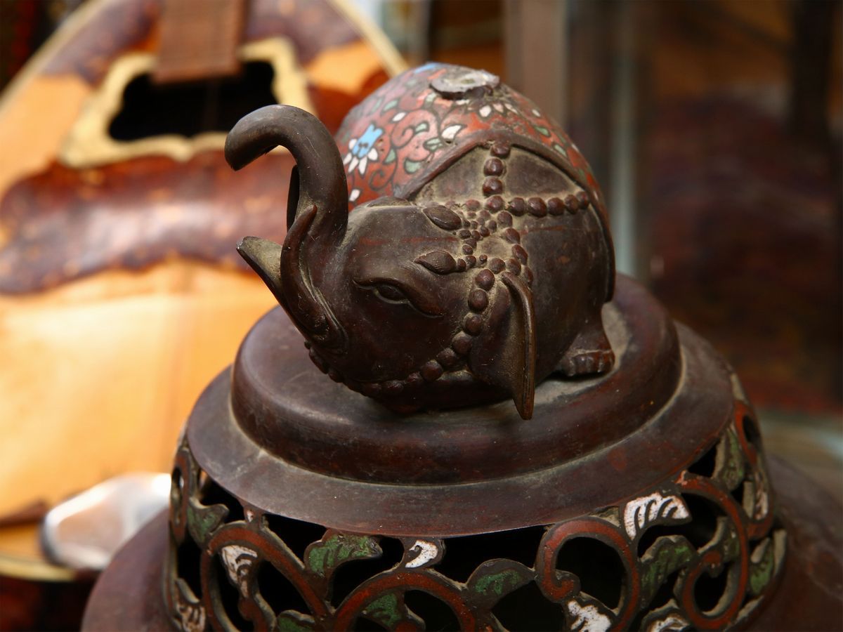 Grande Incensiera in Bronzo e Smalti Cloisonné
