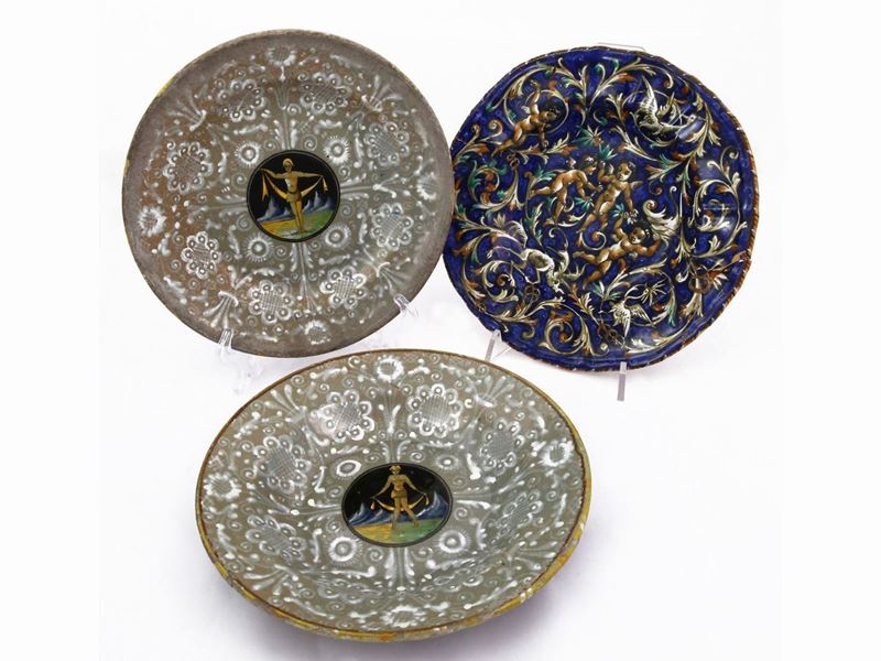 Tre Piatti Decorativi in Terracotta Smalata, Cartoceti Pesaro