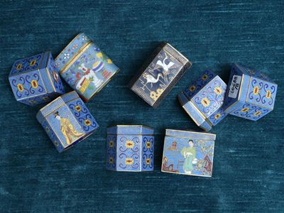 Collezione di Otto Scatole in Smalti Policromi Cloisonné