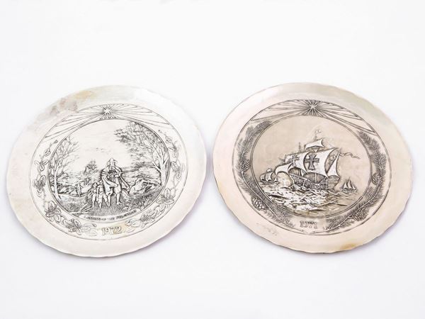 Due piatti commemorativi in argento sterling 925/1000, Wendell August