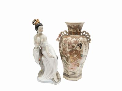 Lotto di Curiosità Orientali in Porcellana
