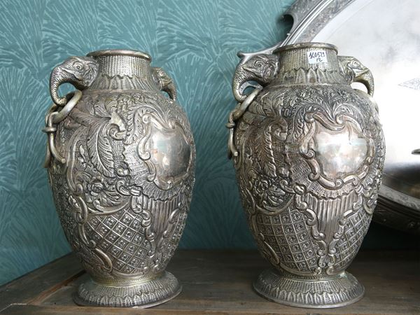 Pair of vases in 900/1000 silver