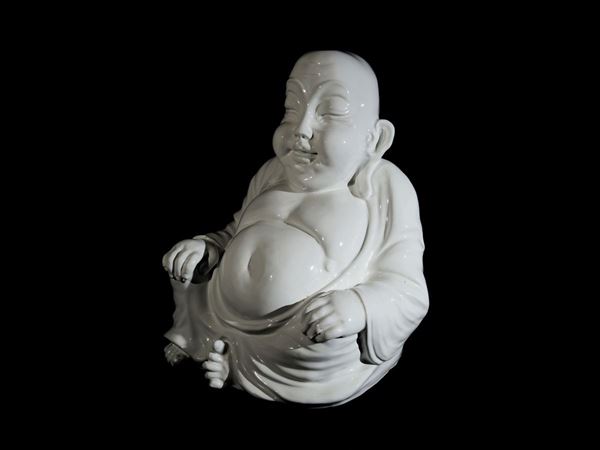 Grande figura di Buddha assiso in ceramica