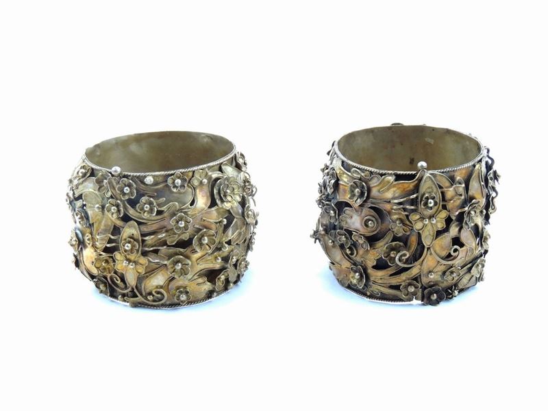 Coppia di Bracciali Orientali in Metallo Dorato